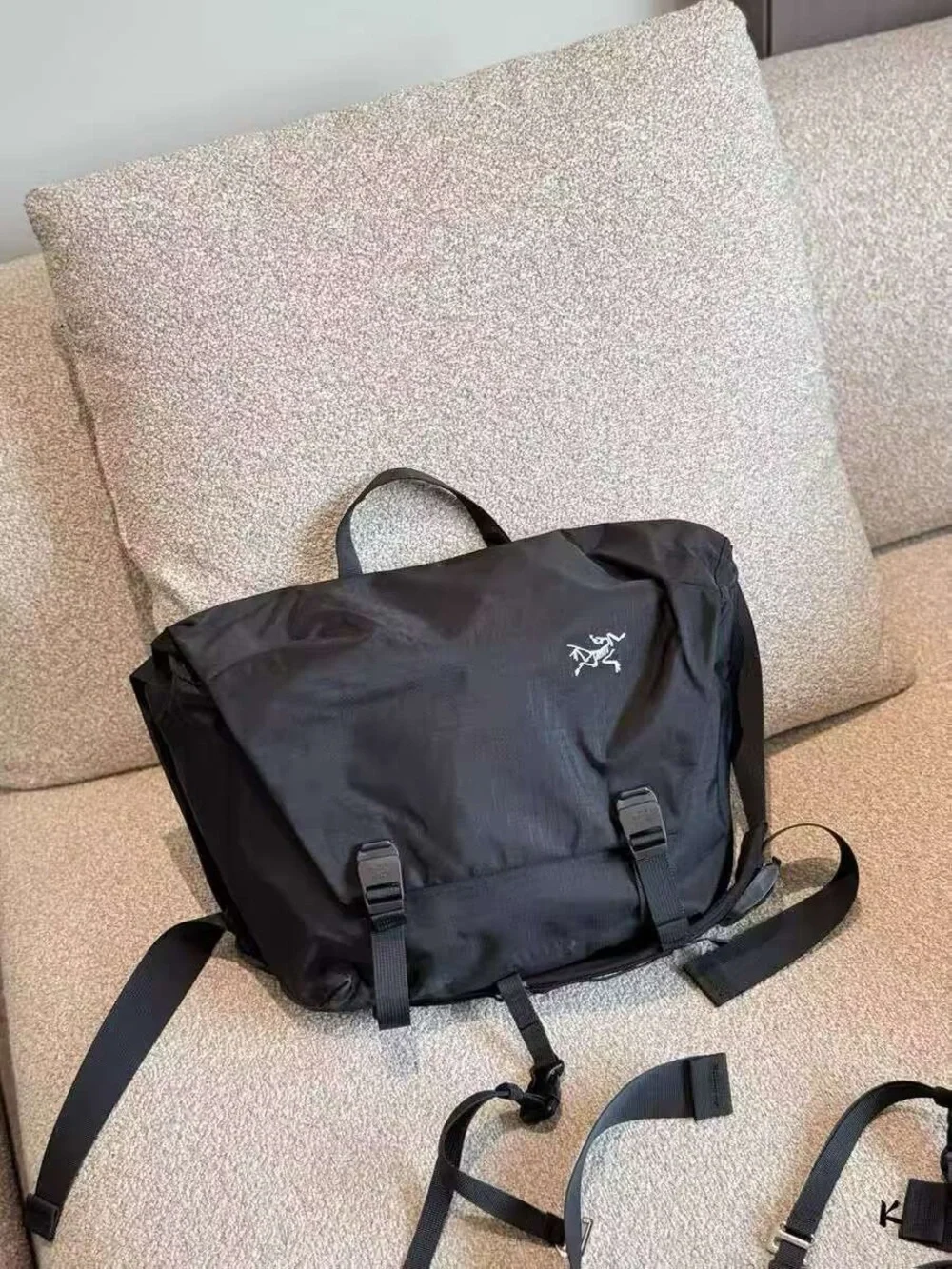 Arc'teryx Granville 10 Waterproof Courier Messenger Bag Black Laptop Crossbody
